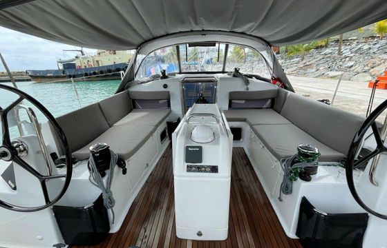 Jeanneau Sun Odyssey 440 Whitecap