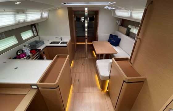 Jeanneau Sun Odyssey 440 Whitecap