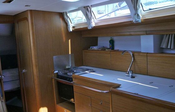 Jeanneau Sun Odyssey 49 Vila 1