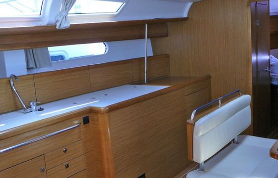 Jeanneau Sun Odyssey 49 Vila 1