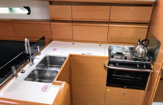 Jeanneau Sun Odyssey 439 Sea & Sky