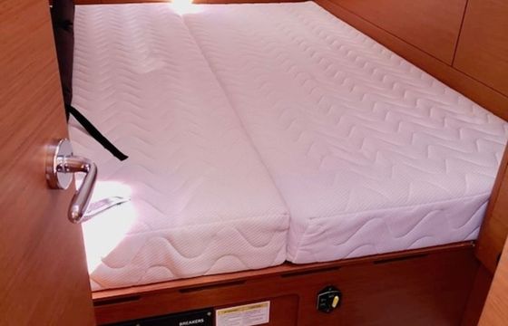 Jeanneau Sun Odyssey 490 Persik