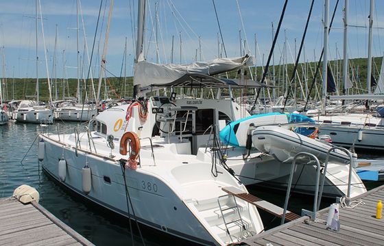 Lagoon 380 Xenia