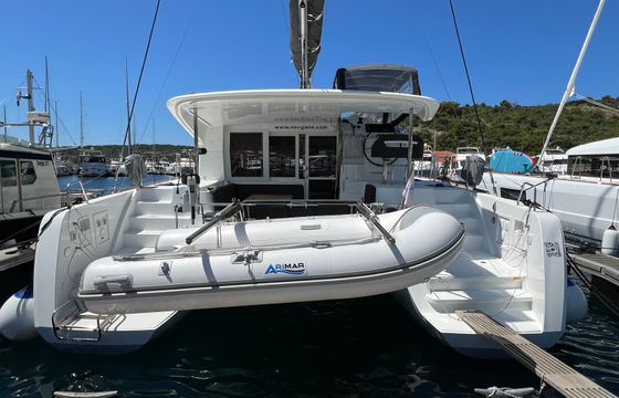 Lagoon 40 Dugong