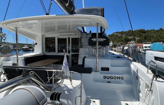 Lagoon 40 Dugong