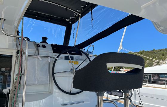Lagoon 40 Dugong