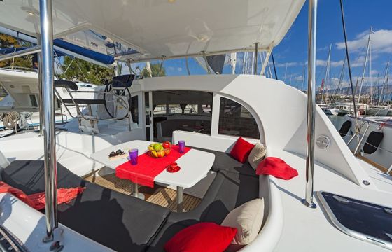 Lagoon 380 S2 Catcake