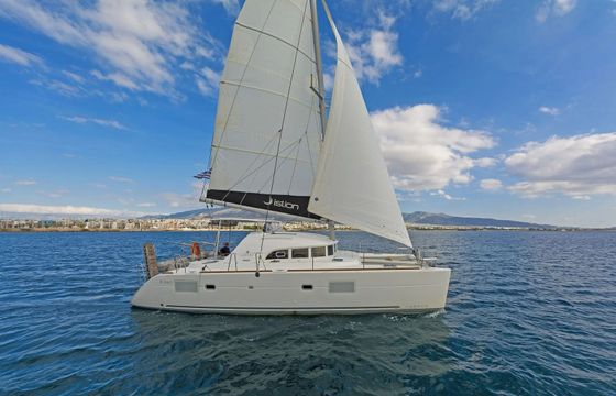 Lagoon 380 S2 Catcake