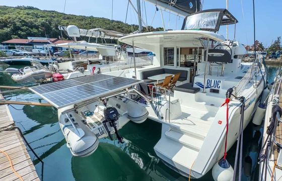 Lagoon 40 Blue