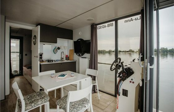 La Mare Apart M Lu-Ann