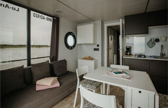 La Mare Apart M Lu-Ann