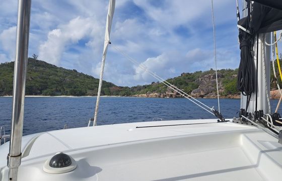 Lagoon 42 Canopee