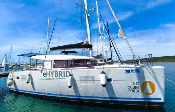 Lagoon 400 S2 Hybrid - Independent 1