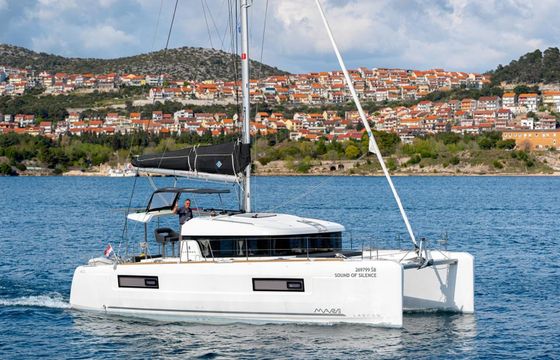 Lagoon 40 Sound of Silence