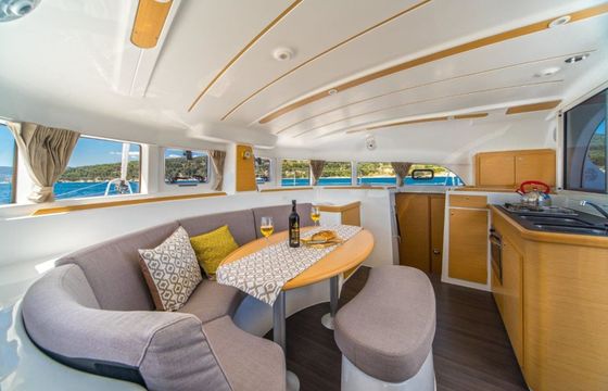 Lagoon 380 S2 Queen Mia