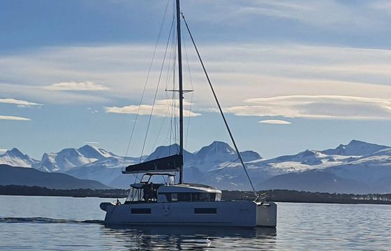 Lagoon 40 Arctic Charm
