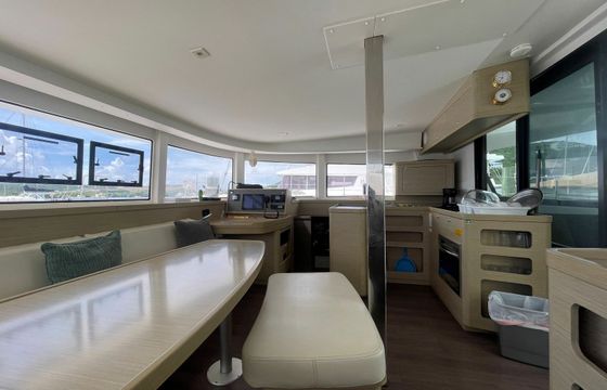 Lagoon 42 Bellatrix