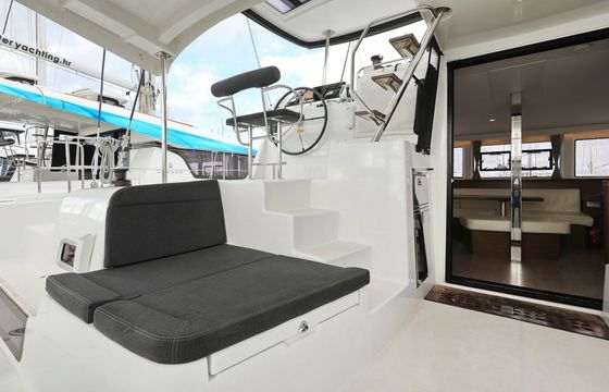 Lagoon 42 Lila