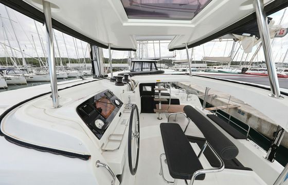 Lagoon 42 Lila