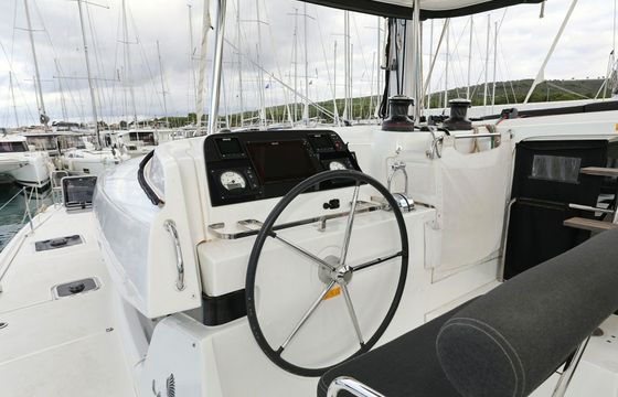 Lagoon 42 Lila