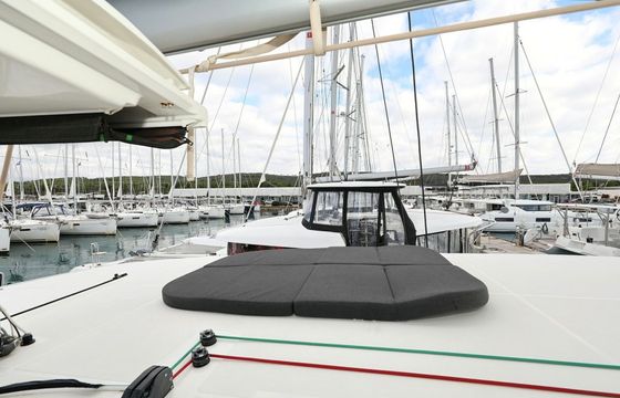 Lagoon 42 Lila