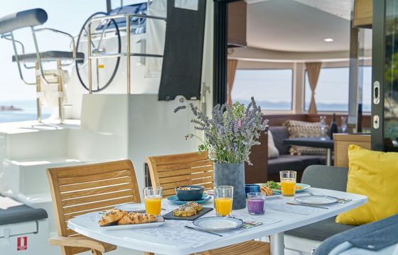Lagoon 42 Aura