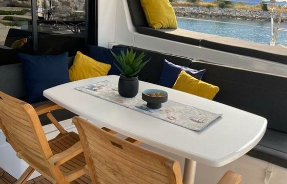 Lagoon 42 Aura