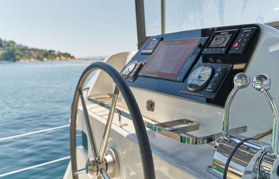 Lagoon 42 Aura