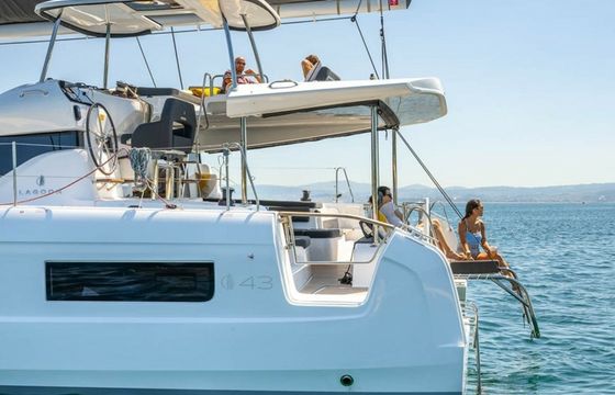 Lagoon 43 Aura