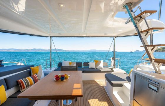 Lagoon 43 Aura