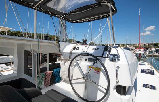 Lagoon 40 Yolo