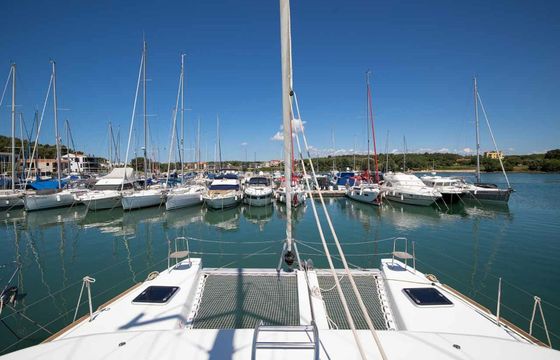 Lagoon 40 Yolo