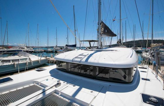 Lagoon 40 Yolo