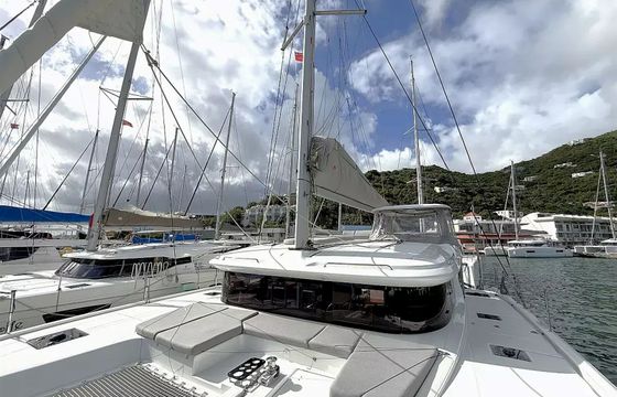 Lagoon 43 White Pearl
