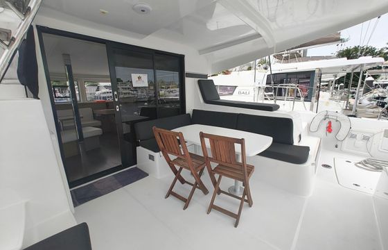 Lagoon 42 Periwinkle