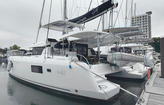 Lagoon 42 Periwinkle
