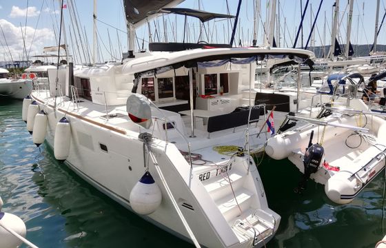 Lagoon 450 F Red Twin 2