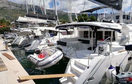 Lagoon 450 F Red Twin 2