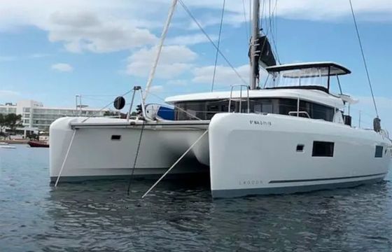 Lagoon 42 Side