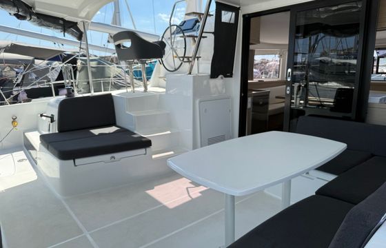 Lagoon 42 White Lady