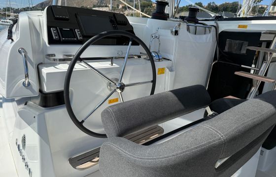 Lagoon 42 White Lady