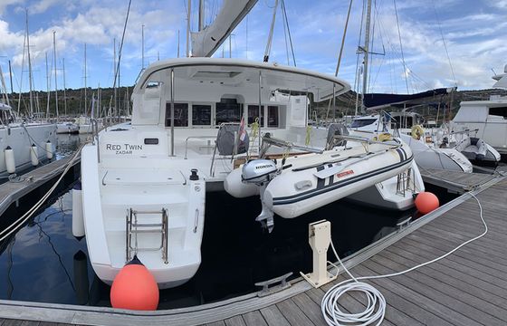 Lagoon 450 F Red Twin