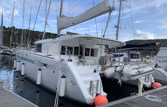 Lagoon 450 F Red Twin