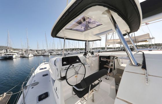 Lagoon 42 Media Luna