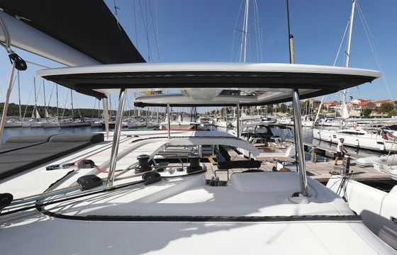 Lagoon 42 Media Luna