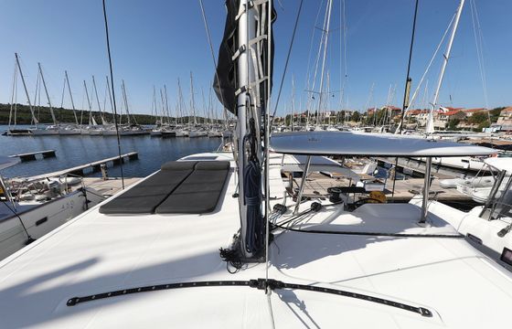 Lagoon 42 Media Luna