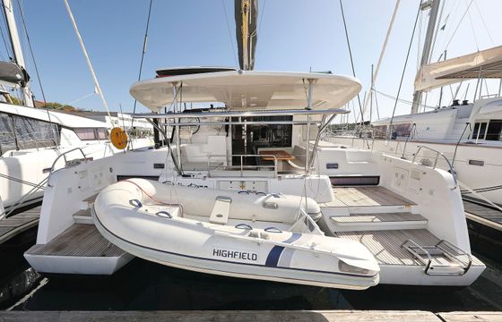 Lagoon 42 Media Luna