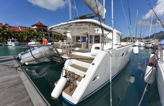 Lagoon 450 Muzikal