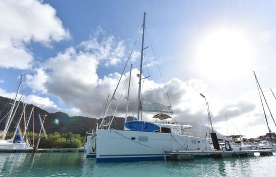 Lagoon 450 Muzikal