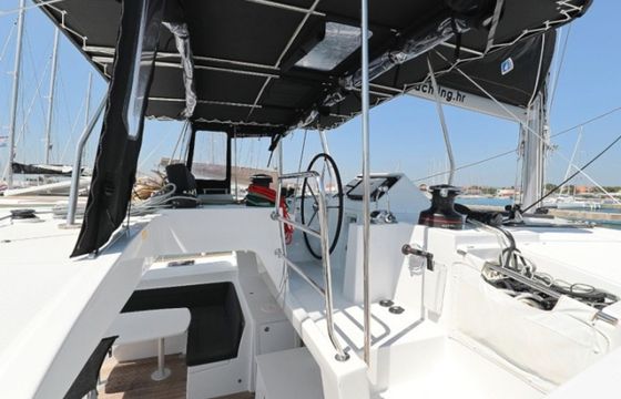 Lagoon 450 F Hot Stuff